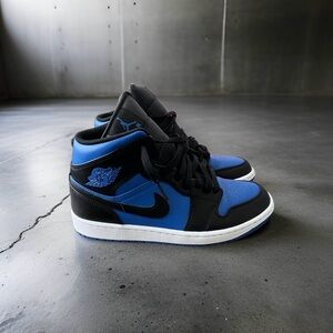 Mens Air Jordan, Retro 1 Mid Casual Sneakers